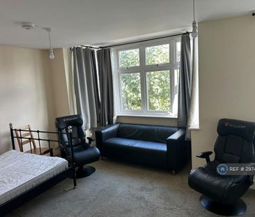 4 bedroom maisonette to rent - Photo 2