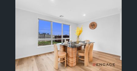 Massive house and a big yard for everyone to play! - Photo 5