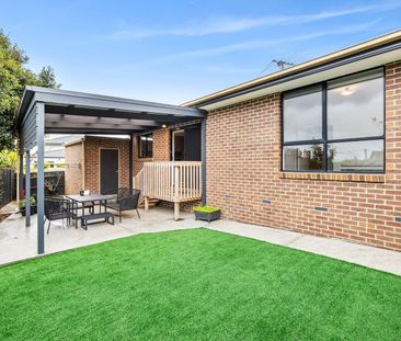 LOVELY THREE BEDROOM HOME - Photo 3
