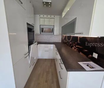 Helle 2 Zi Neubauwohnung mit hofseitiger Loggia in absoluter Ruhelage - Photo 2
