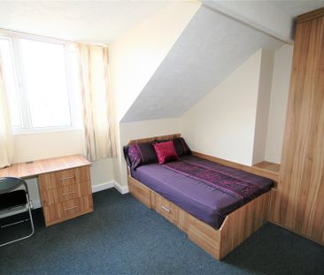 Flat 5, 207 HYDE PARK ROAD Leeds - LS6 1AH - Photo 2