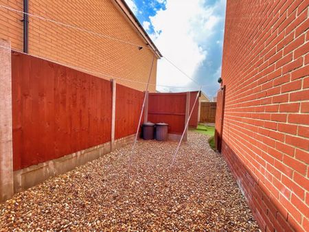 3 bedroom semi-detached house to rent - Photo 2