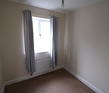 3 bedroom end of terrace house to rent - Photo 3