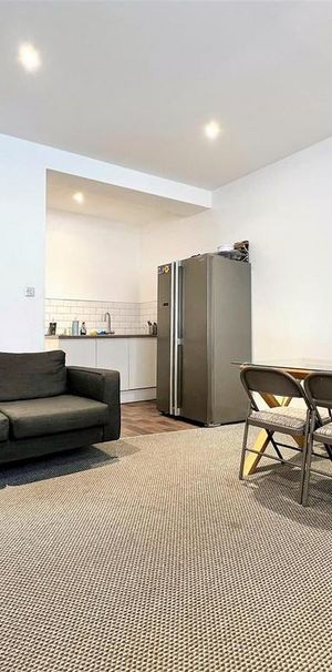 6 bedroom terraced house to rent - Photo 1