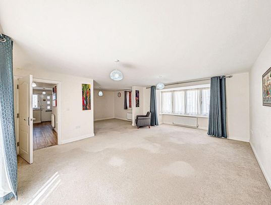 4 bedroom detached house to rent - Photo 1