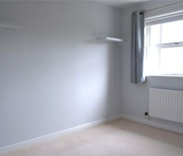 2 bedroom end of terrace house to rent - Photo 6