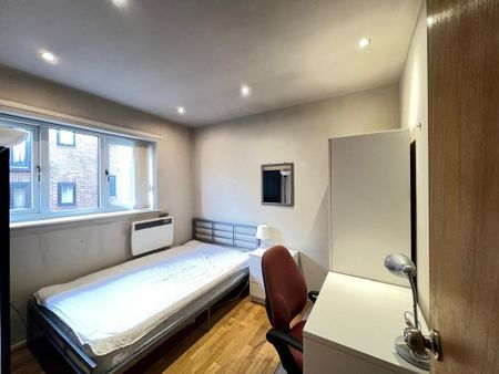 3 bedroom flat to rent - Photo 4