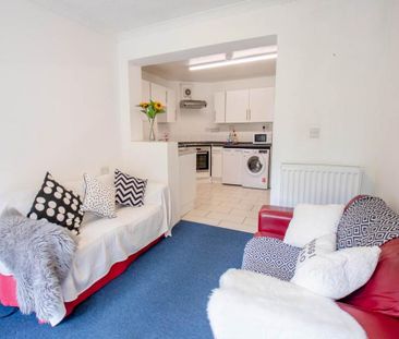 6 bedroom house to rent - Photo 1