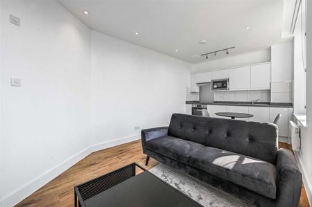 A newly refurbished one bedroom apartment in a convenient City location - Photo 4