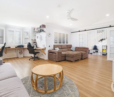 5 BEDROOM 2 STORY HOME - Photo 2