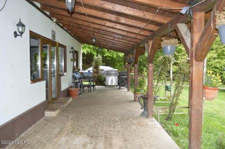 Topoloveni - Casa cu teren 1500 mp langa padure, garaj, a... - Fotografie 3