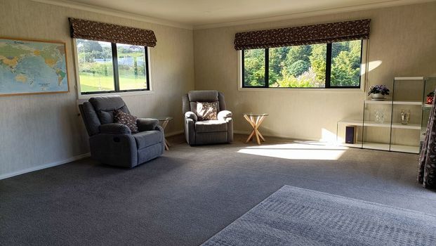 4BR Maunu Retreat with gorgeous views - Photo 1