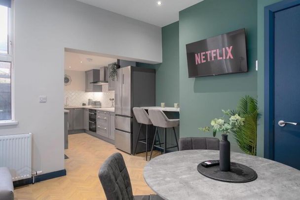 Room 5, 12 Jocelyn Gardens, Belfast, BT6 9BA - Photo 1