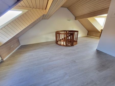 Exklusive 3-Zi.-Maisonette-Wohnung mit neuer EBK, Süd-Balkon und traumhaftem Aus ... - Photo 3