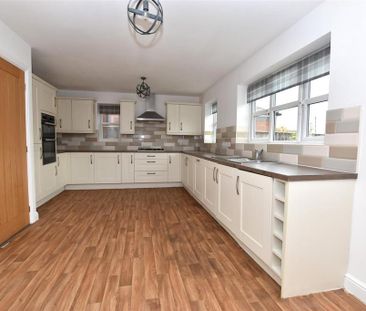 4 bedroom detached house to rent - Photo 6