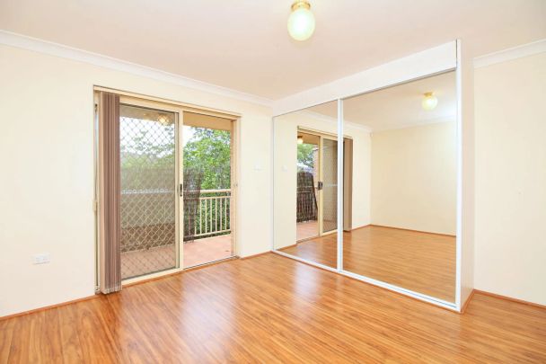 WELL PRESENTED 2-BEDROOM APARTMENT CLOSE TO TRANSPORT! - Photo 1