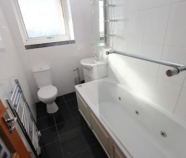 3 bedroom apartment to rent - Photo 3