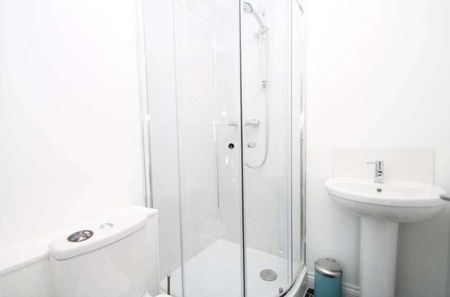 High Street, Rushden, NN10 - Photo 3