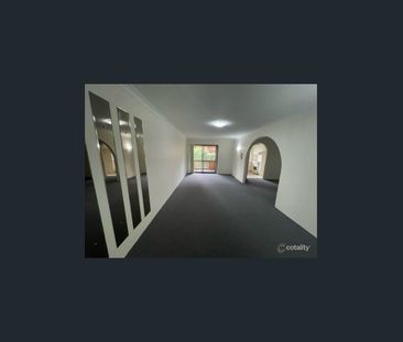 Two Bedroom Unit In Perfect Location! - Photo 4