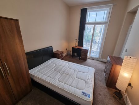 4 Bed Student Accommodation - Photo 4