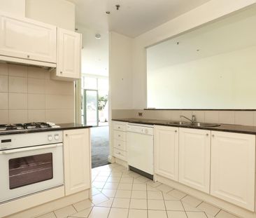3/15 Queens Road, Melbourne VIC 3004 - Photo 5