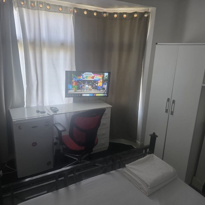 Room in a Shared House, Siddeley Avenue, CV3 - Photo 1