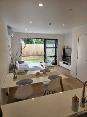 Sunny 2 Bedroom 2 Bathroom with one parking space near new family home - Photo 1