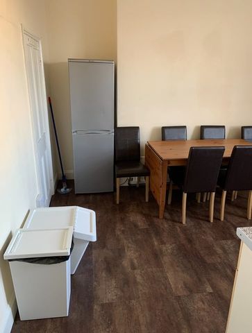 Room in a Shared House, Brigstocke Road, BS2 - Photo 3