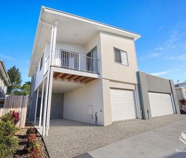 Spacious Modern Townhouse - Photo 3