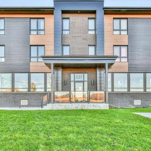 APPARTEMENT 4½ À ST-CHARLES-BORROMÉE - OCTOBRE - Photo 1