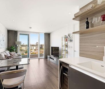 Modern apartment with large private terrace in Beacon Tower - Photo 3