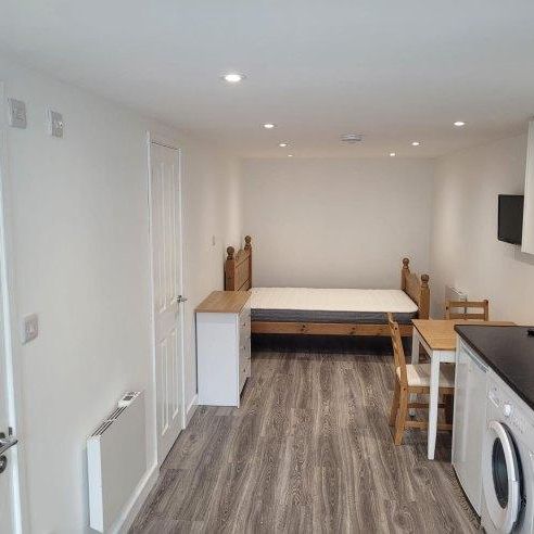 1 bedroom in a house share to rent - Photo 1