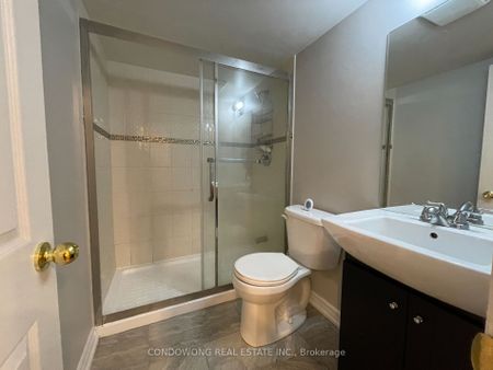 Townhouse For Lease | N8131680 - Photo 2