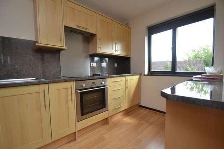 Whitecroft, Horley, RH6 - Photo 2