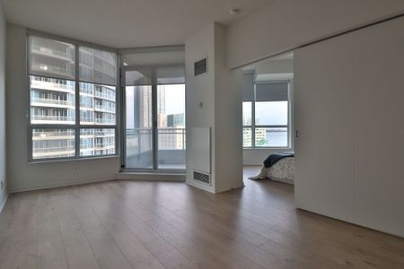 For Lease - 228 Queens Quay Unit# 1105, Toronto, Ontario - Photo 2