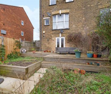 2 bedroom maisonette to rent - Photo 1