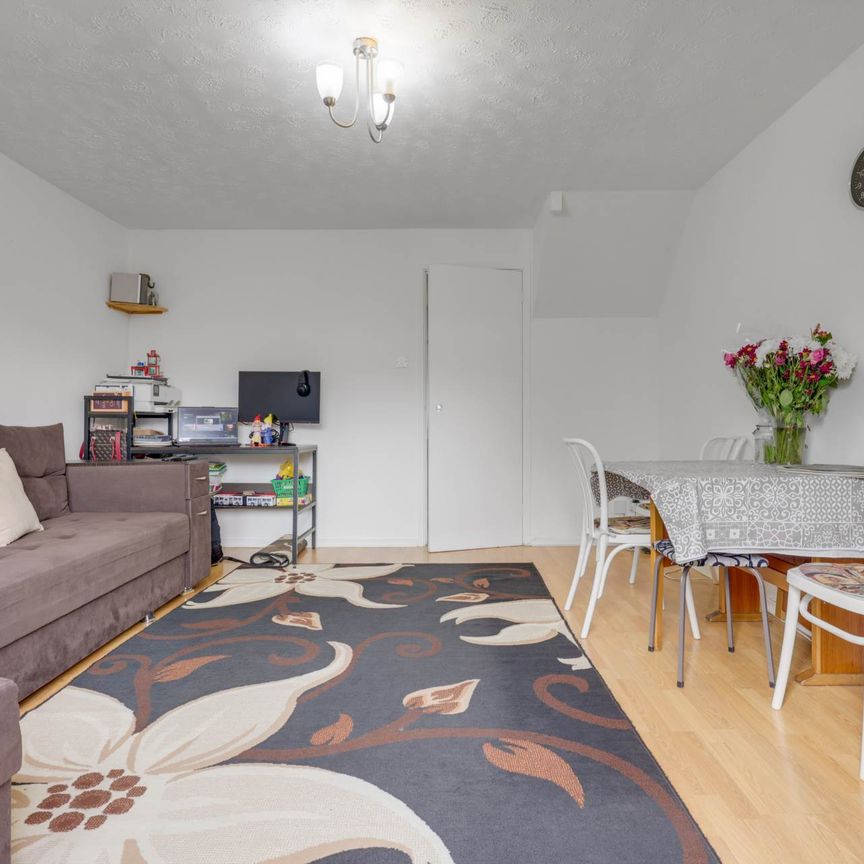 Kirkham Road, London - Photo 1