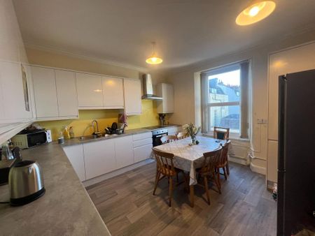 5 bedroom apartment to rent - Photo 4