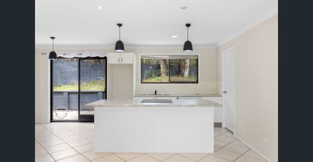 4 BEDROOM HOUSE IN PRIME LOCATION - Photo 4