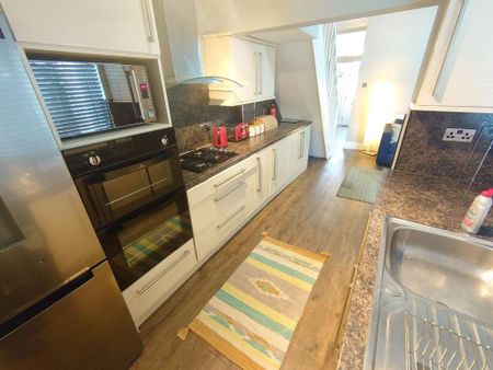 3 bedroom terraced house to rent - Photo 2