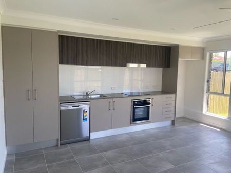 Modern One Bedroom Unit with Rear Courtyard - Photo 3