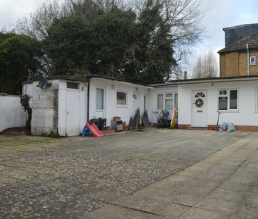 Studio Flat to rent - Woolstone Road, London, SE23 - Photo 5