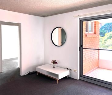 Two-bedroom, one-bathroom unit/close to shops/close to schools/conv... - Photo 1
