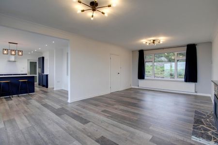 4 bedroom detached house to rent - Photo 3