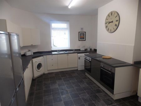 9 bedroom private hall to rent - Photo 5