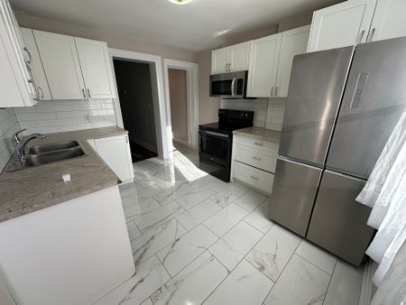 For Lease - 104 Rosslyn Avenue Unit# 1, Hamilton, Ontario - Photo 2
