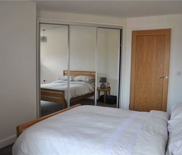 Popular Racecourse 4th floor apartment with private balcony and all... - Photo 3