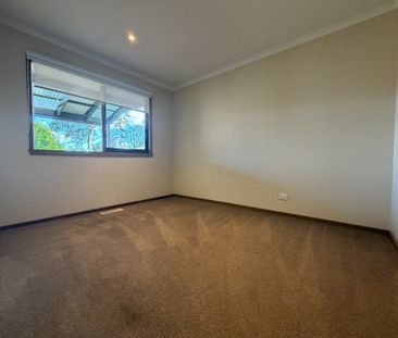 3 Bedroom home in quiet private setting - Photo 3