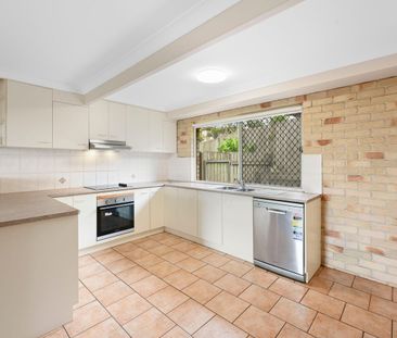 Spacious & Stylish Two-Bedroom Unit on the Fringe of Toowoomba CBD - Photo 2