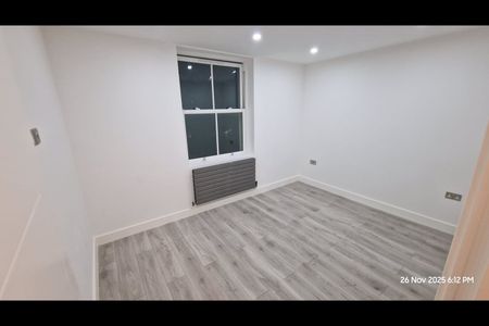 1 Bed Flat, Arthur Road, SW19 - Photo 2